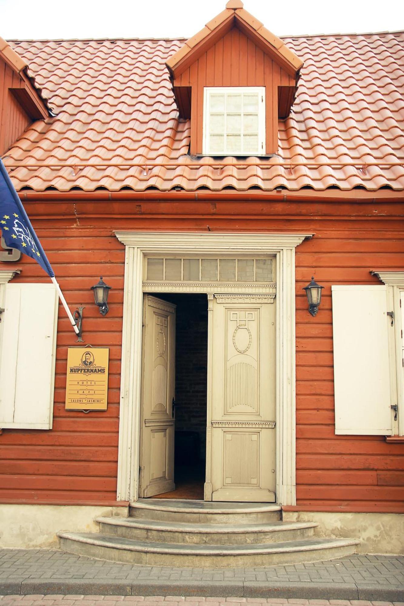 Hotel Kupfernams à Ventspils Extérieur photo